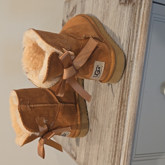 Woman UGG Mini Bailey Bow ll Size 6 - Picture 5 of 9
